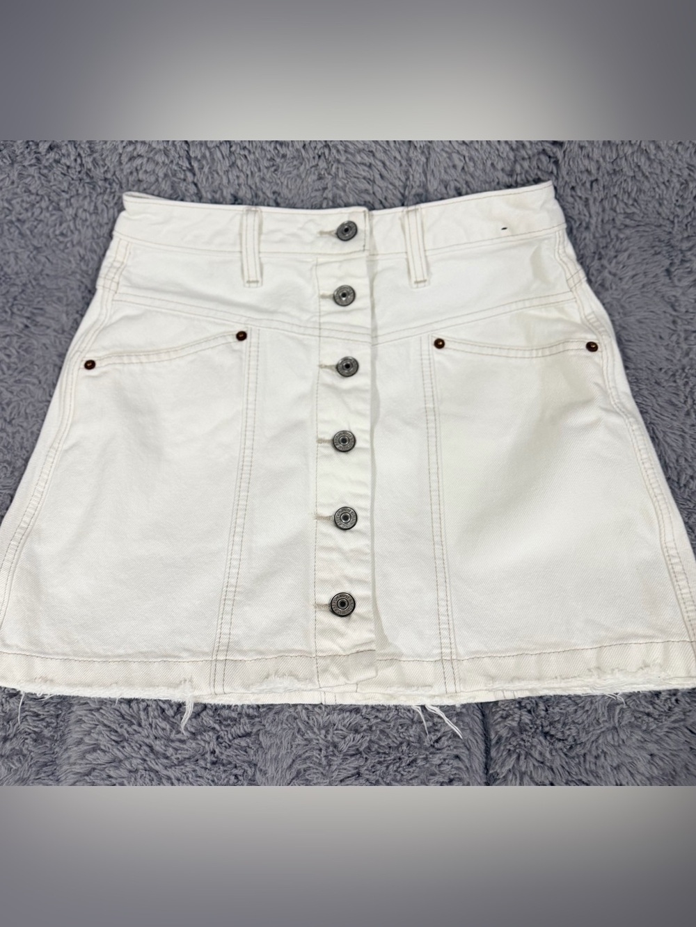 Abercrombie & Fitch Button-Front Natural Rise Skirt
Size 25/0